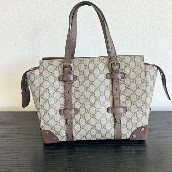 Authentic Gucci GG Supreme Tote Bag. - Picture 3 of 16